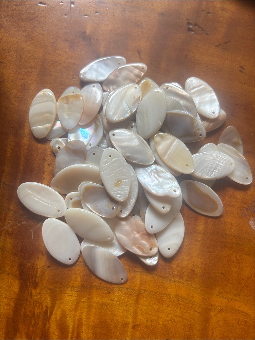 Natural Mother of Pearl Oval Shell Charms - Iridescent White